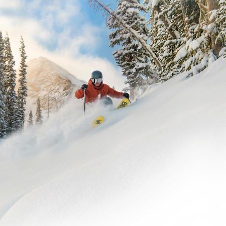 Two Bedroom Condo With Balcony Over Mountaineer Square - Just Steps From The Slopes! Condo Крестед-Бьютт Экстерьер фото